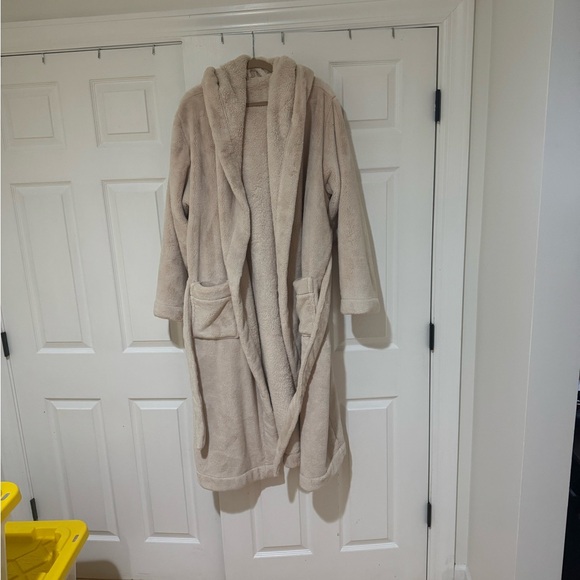 Crate&Barrel Cream Robe - Picture 4 of 9